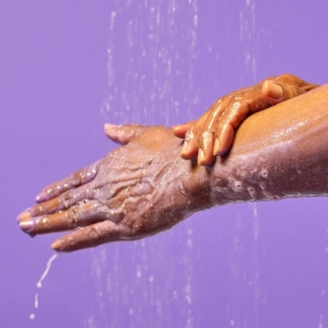 oudhess_shower_gel_hero_image_2024_2